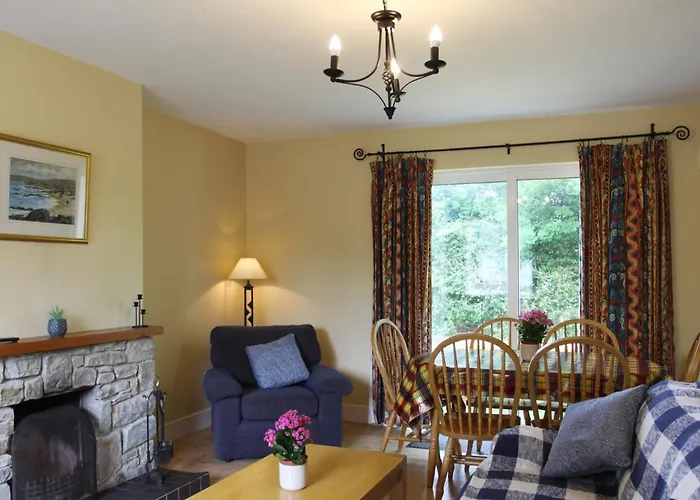 Leitrim Quay - Riverside 9 * County Leitrim